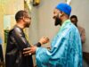 Regardez la belle complicité de Youssou Ndour et Oustaz Modou Fall..
